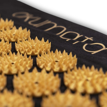 Lange Akumata – Polnische Akupressurmatte mit Kissen – Schwarz und Gold